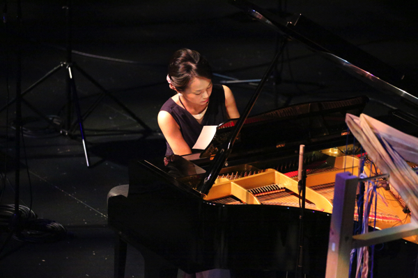 寒川晶子ピアノコンサート「未知ににじむド音の色音」
ロームシアター京都オープニング事業（2016.9）